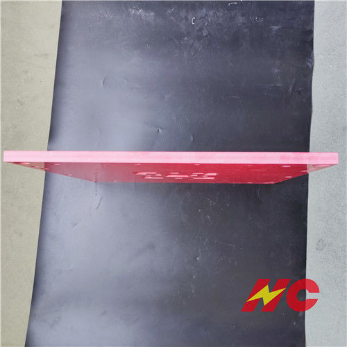 Κόκκινο φύλλο μόνωσης φίμπεργκλας UPGM 203 τοποθετημένο σε στρώματα HM2471