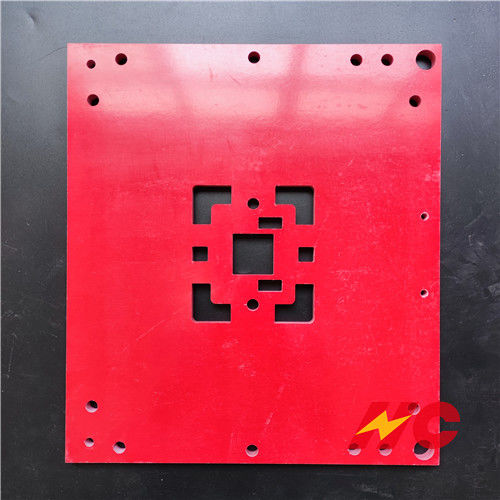 Κόκκινο φύλλο μόνωσης φίμπεργκλας UPGM 203 τοποθετημένο σε στρώματα HM2471